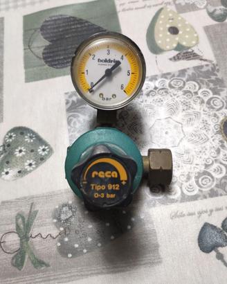 Regolatore di pressione gas completo di manometro