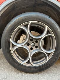 Cerchi e gomme originali alfa stelvio 19 pollici
