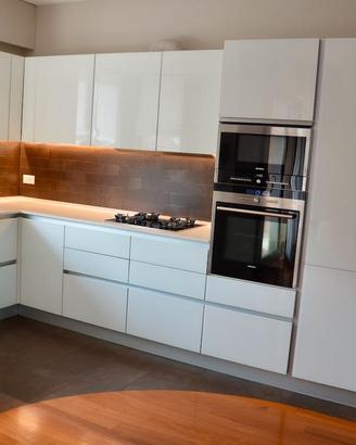 Cucina DOIMO vetro bianco alluminio componibile