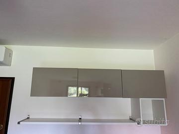 Mobile pensile IKEA Besta con cubo a giorno