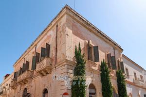 Palazzo storico a due passi dal Corso Roma