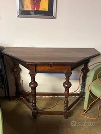 Coppia tavoli in legno