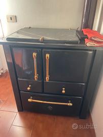 Stufa a legno antica