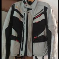 giàche e pantaloni moto
