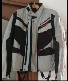 giàche e pantaloni moto