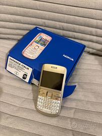 Telefono C3 oro e bianco funzionante.