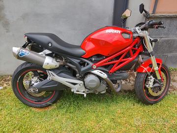 Ducati Monster rossa 696 2009