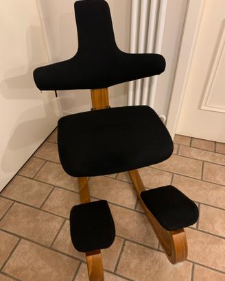 Sedia Thatsit di Varier colore nero