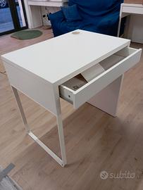 Scrivania tipo IKEA - Solo ritiro a Catania 