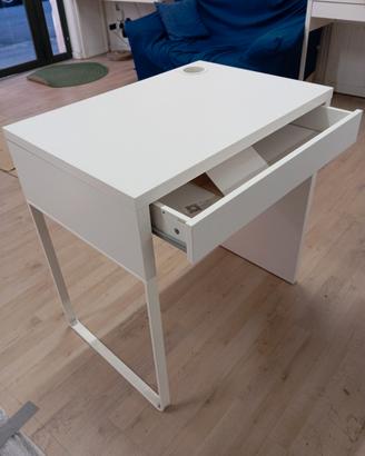 Scrivania tipo IKEA - Solo ritiro a Catania 