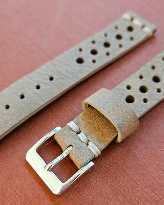cinturino artigianale in pelle per orologio 