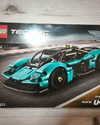 Lego Tecnic Aston Martin Valkyrie 42208