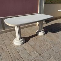 Tavolo da giardino in pietra esterno