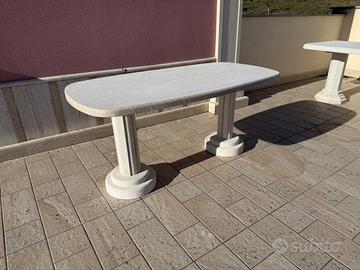 Tavolo da giardino in pietra esterno
