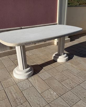 Tavolo da giardino in pietra esterno
