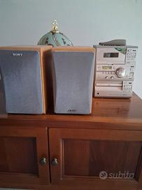 stereo DVD mangiacassette radio dotato di telecoma