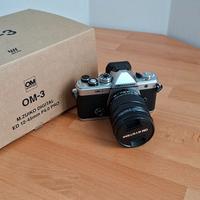 Fotocamera OM-System OM-3 con obiettivo 12-45 f4