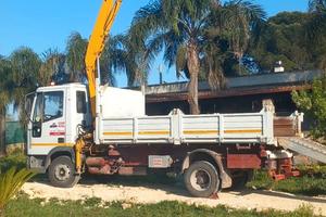Camion Eurocargo con gru