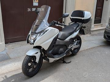 Honda Integra 750