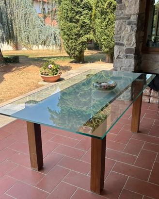 Tavolo cristallo con gambe di legno