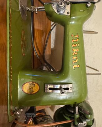 Macchina da cucire anni 40