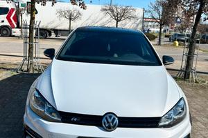 Volkswagen Golf R line