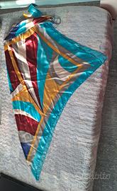 Foulard con gancio, elegante effetto seta