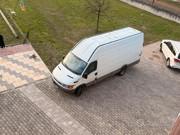 TRASPORTI e SGOMBERI ,PULIZIE con Iveco daily