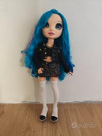 Bambola Rainbow High Amaya Raine Grande 60 cm