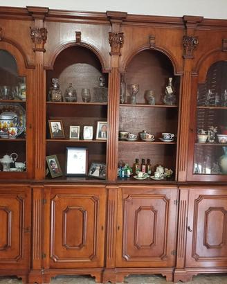 Vetrina libreria in legno in buonissime condizioni