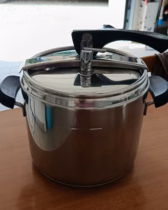 pentola a pressione Lagostina 7 lt
