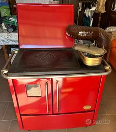 Stufa a legna Nordica con piano cottura e forno