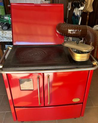 Stufa a legna Nordica con piano cottura e forno