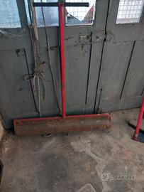 Rullo per spianare la terra