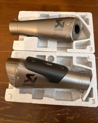 Akrapovic slip on Ducati streetfigther V4