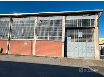 Capannone uso deposito - magazzino