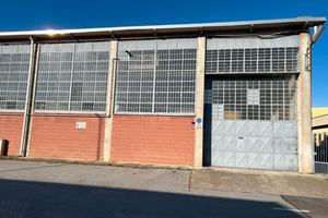 Capannone uso deposito - magazzino