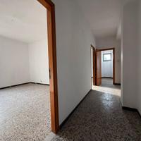 Trilocale ampio - adiacente SS. Trinità