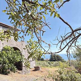 Rustico / Casale di 339 m² con più di 5 locali a G