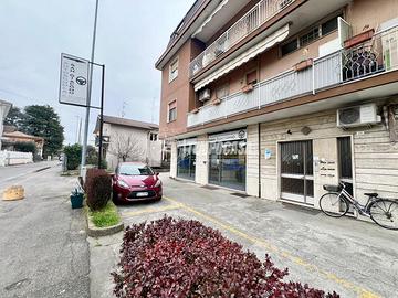 Trilocale doppio balcone e box centro paese!