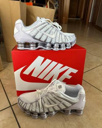 Nike shox tl taglia 43 summit white/sail/barely gr