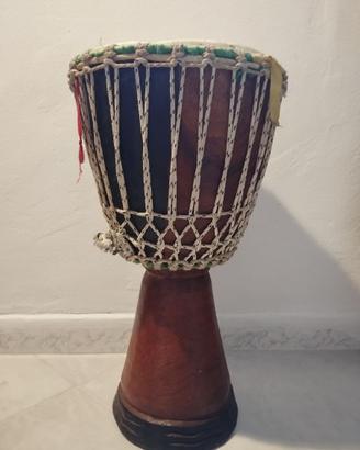 Tamburo Djembe artigianale in legno e pelle