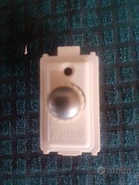 Interruttore con regolatore