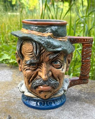 Boccale in ceramica di Capodimonte