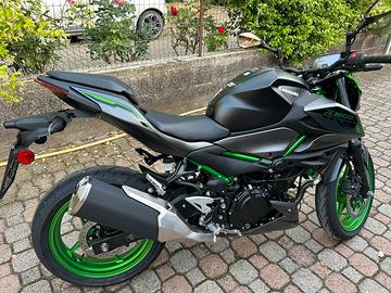 Kawasaki Z500 SE 2025 con 3.700 Km
