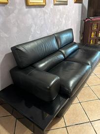 Divano in pelle  colore nero