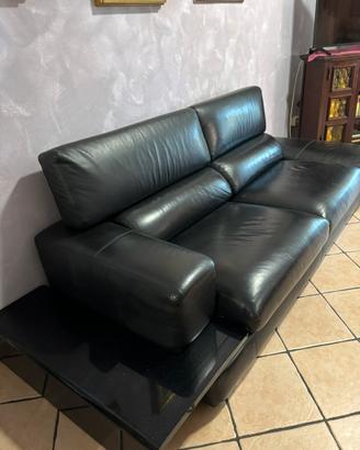 Divano in pelle  colore nero