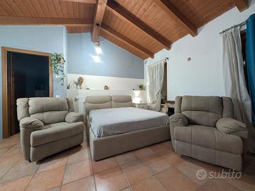 Letto Matrimoniale + 2 poltrone reclin. abbinate. 