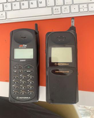 Coppia cellulari Motorola vintage 8700