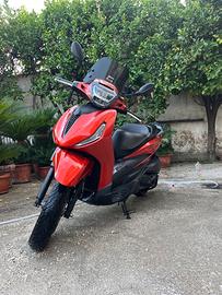 Beverly 300 con assicurazione per un anno